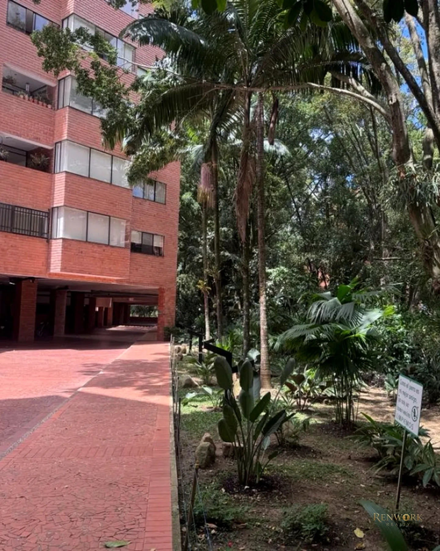 147 MTR PARA REMODELAR COMPLETAMENTE, MUY SILENCIOSO, SECTOR CALLE 10 · foto 17