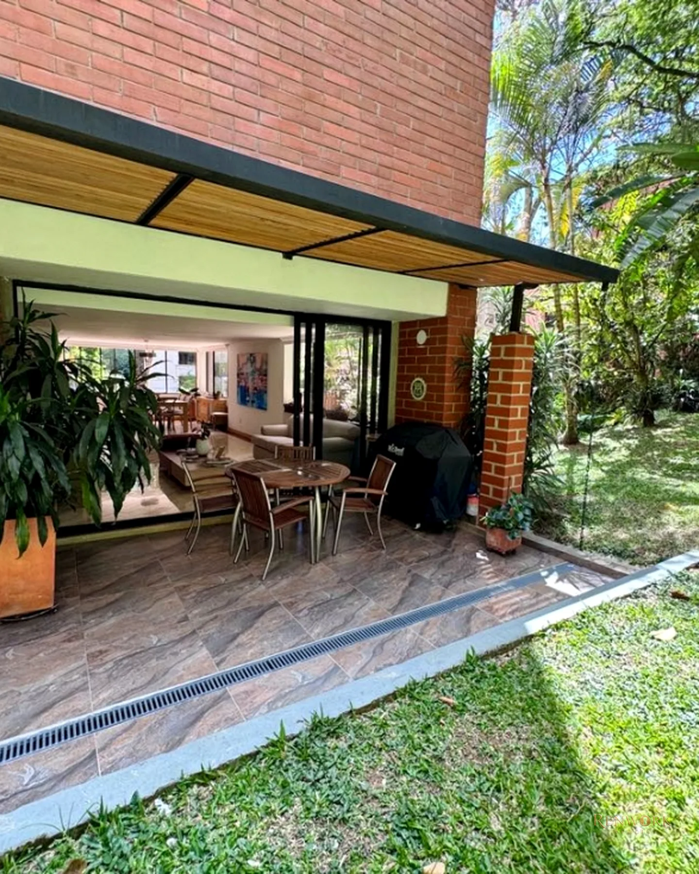 280 MTR CON SALIDA AL JARDÍN, 4 ALCOBAS CON BAÑO, 2 ESTUDIOS, SERVICIO · foto 17
