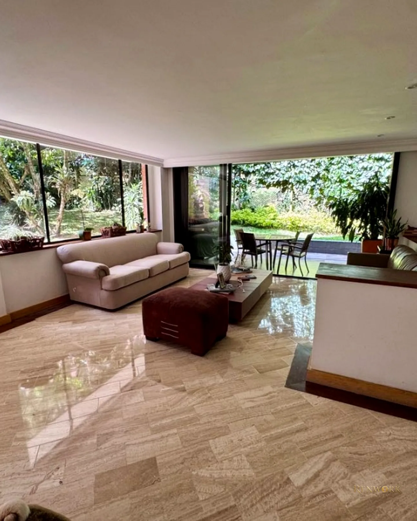 280 MTR CON SALIDA AL JARDÍN, 4 ALCOBAS CON BAÑO, 2 ESTUDIOS, SERVICIO · foto 1
