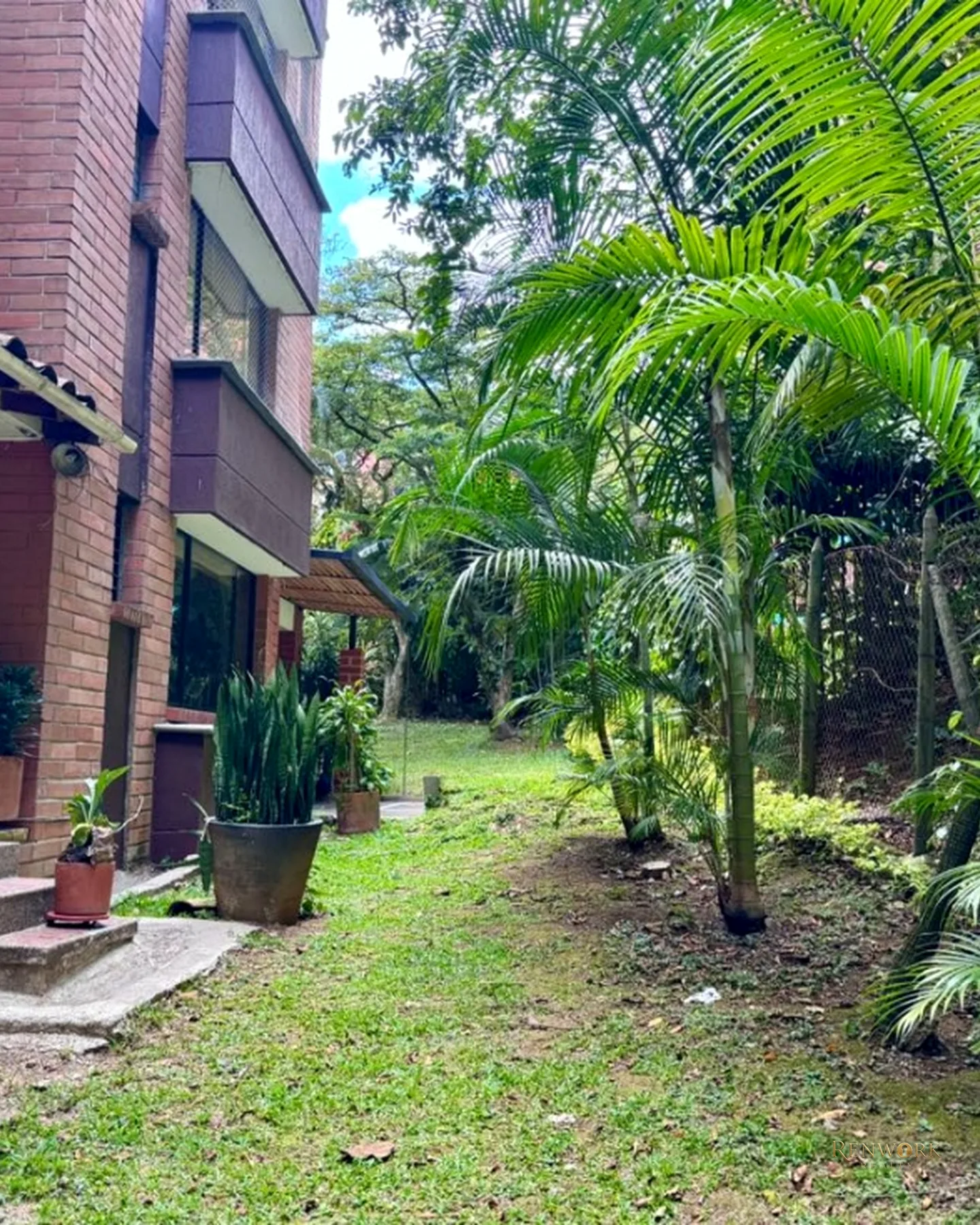 280 MTR CON SALIDA AL JARDÍN, 4 ALCOBAS CON BAÑO, 2 ESTUDIOS, SERVICIO · foto 22