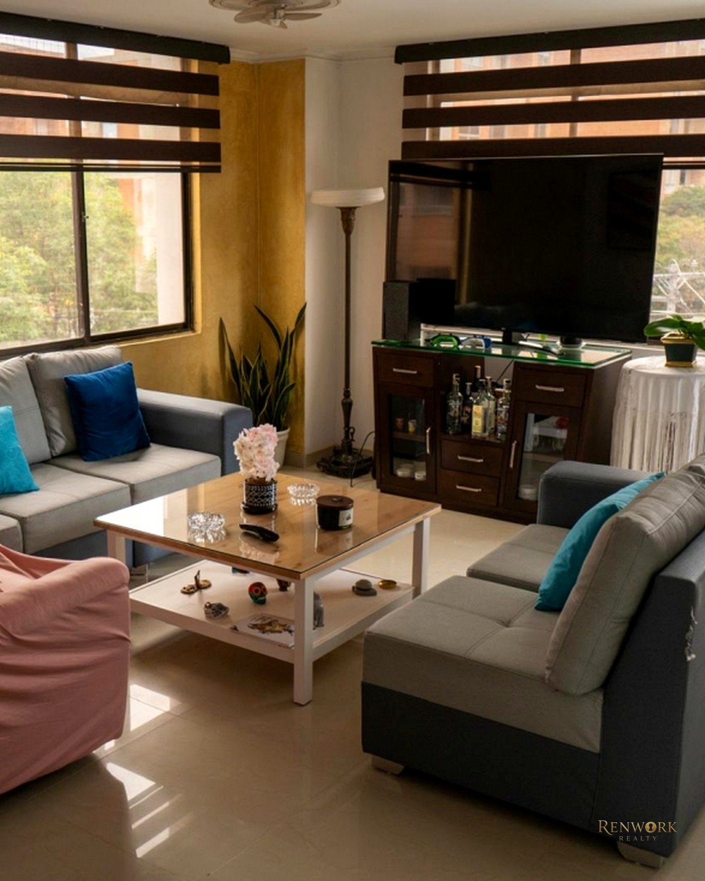 AMPLIO APARTAMENTO DÚPLEX A LA VENTA EN LAURELES · foto 1