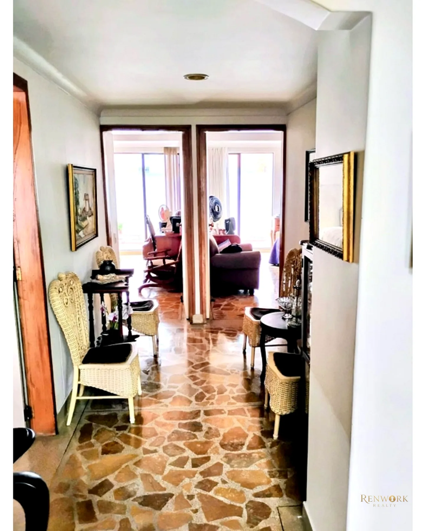 AMPLIO APARTAMENTO DUPLEX EN LAURELES · foto 8