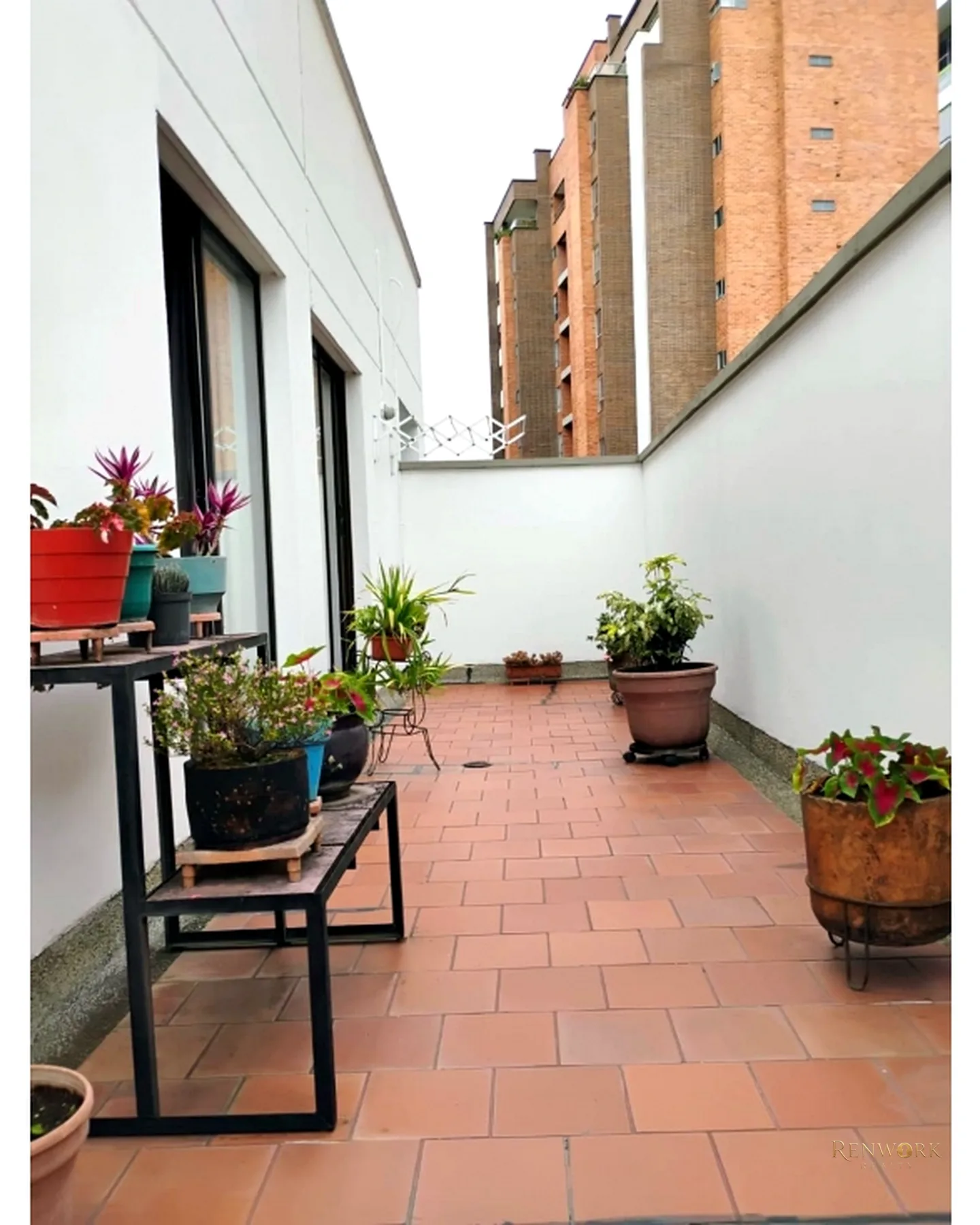 AMPLIO APARTAMENTO DUPLEX EN LAURELES · foto 16