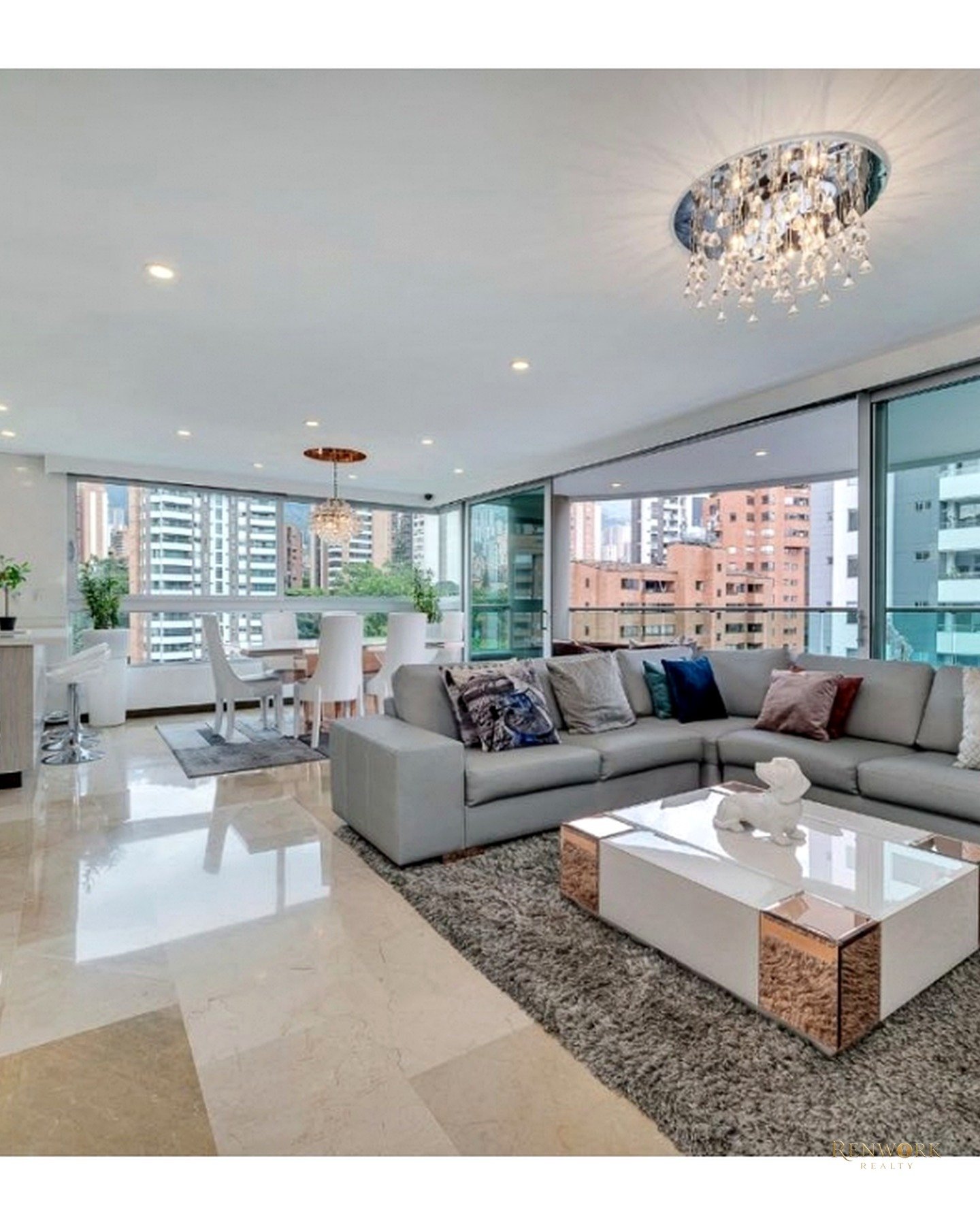 Vista de AMPLIO APARTAMENTO EN VENTA – CASTROPOL, POBLADO