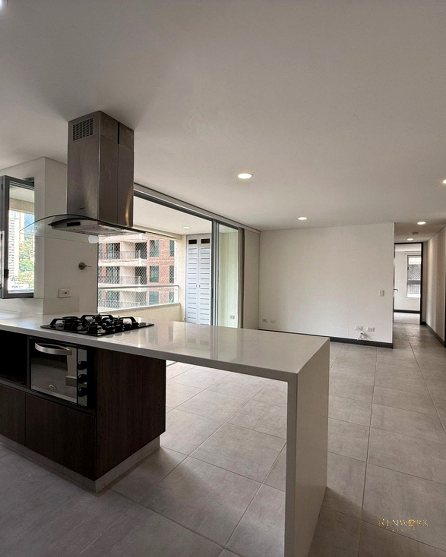 Vista de AMPLIO APARTAMENTO EN VENTA – CIUDAD DEL RÍO, MEDELLÍN K