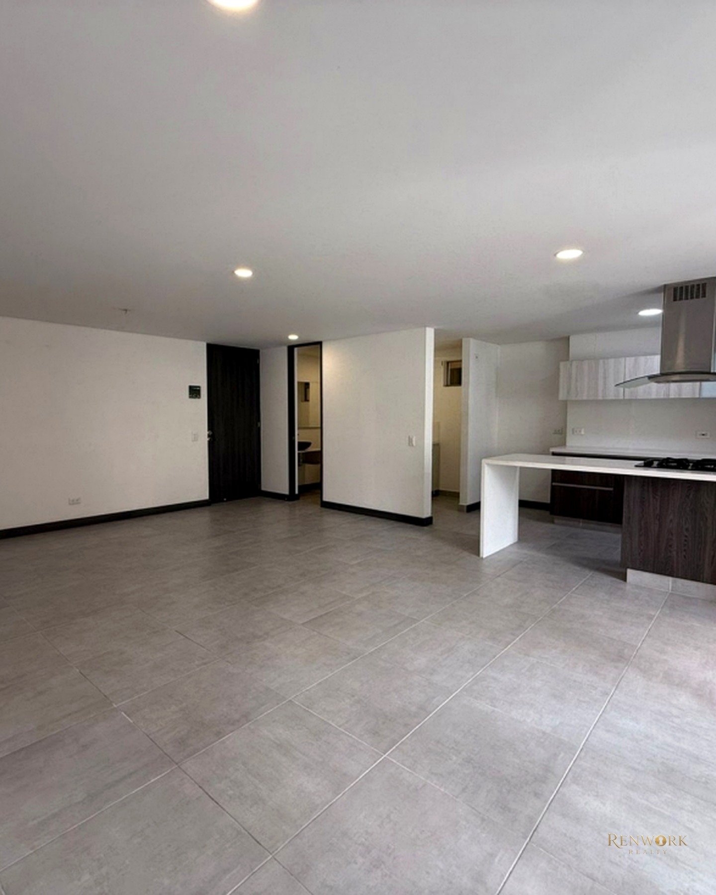 AMPLIO APARTAMENTO EN VENTA – CIUDAD DEL RÍO, MEDELLÍN K · foto 2