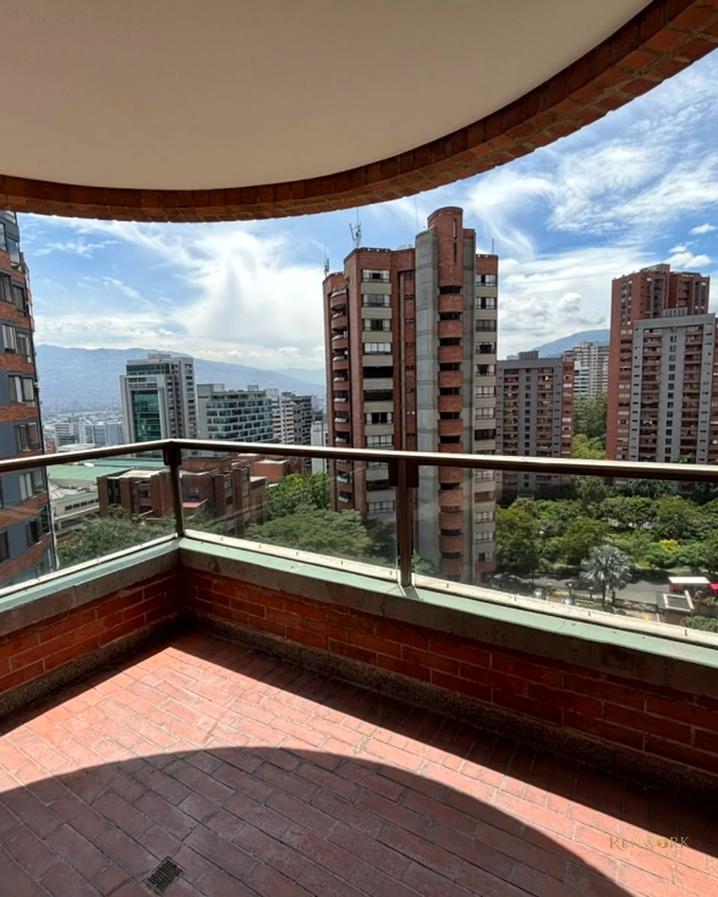AMPLIO APARTAMENTO EN VENTA - POBLADO BALSOS · foto 22
