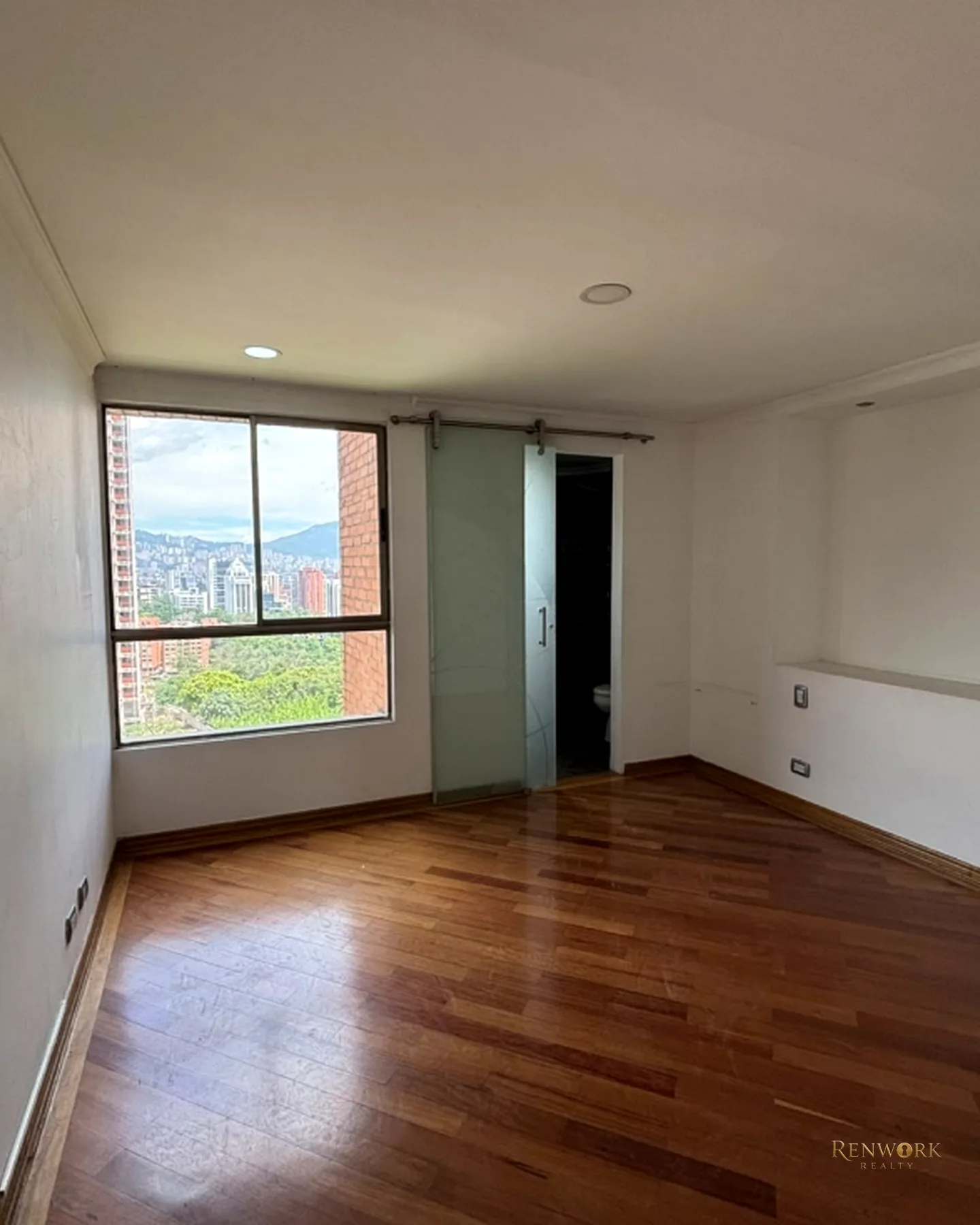 AMPLIO APARTAMENTO EN VENTA - POBLADO BALSOS · foto 16