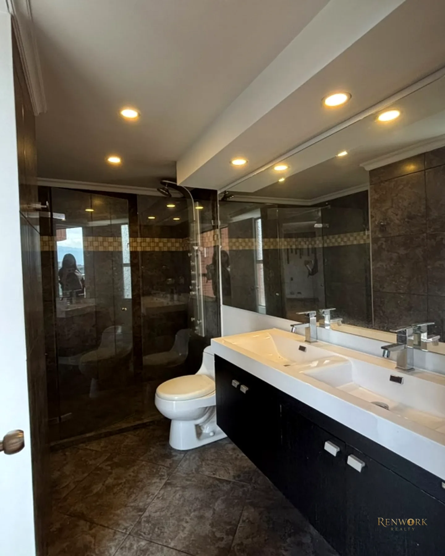 AMPLIO APARTAMENTO EN VENTA - POBLADO BALSOS · foto 19