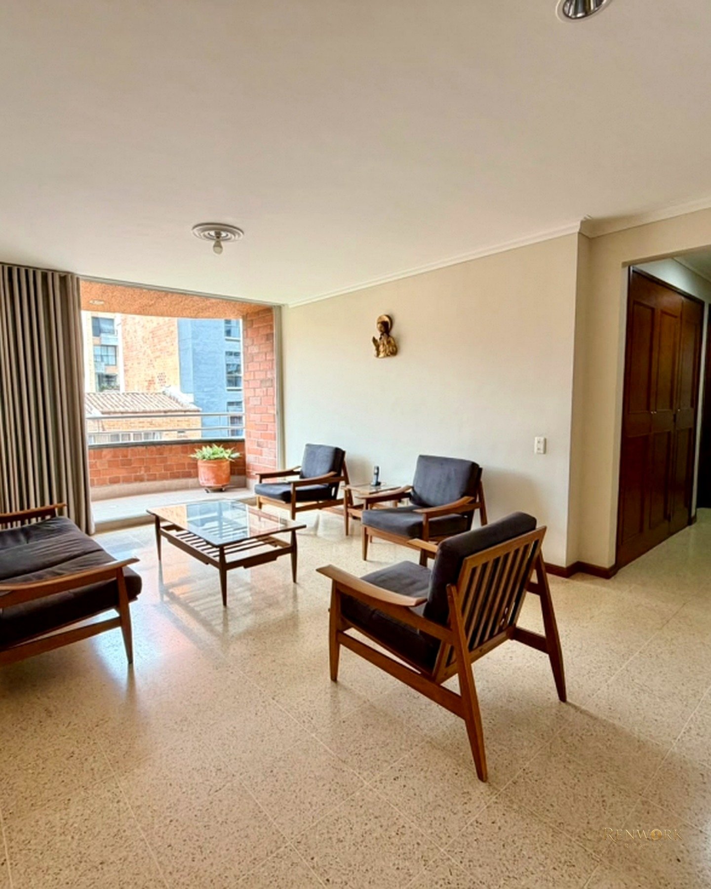 Vista de AMPLIO APARTAMENTO EN VENTA UBICADO EN LAURELES SECTOR CONQUISTADORES