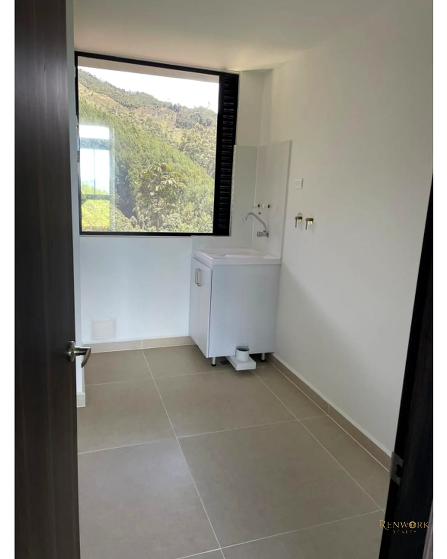 AMPLIO Y HERMOSO APARTAMENTO CON VISTA VERDE EN EL RETIRO · foto 5