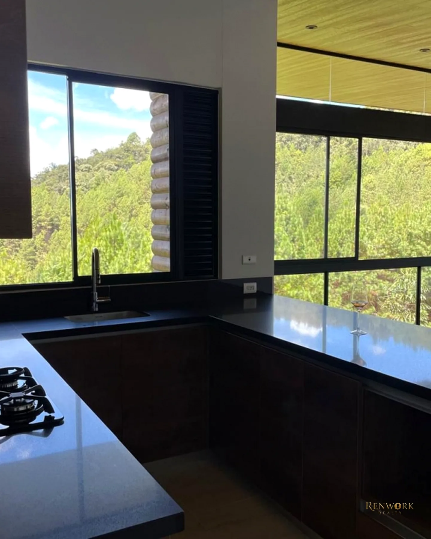 AMPLIO Y HERMOSO APARTAMENTO CON VISTA VERDE EN EL RETIRO · foto 4