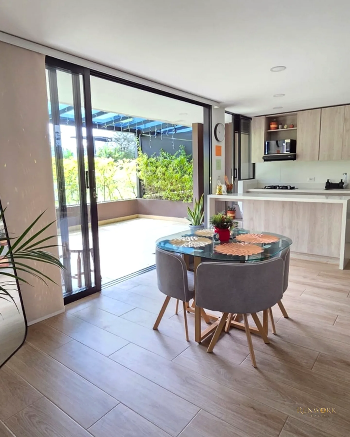 AMPLIO Y HERMOSO APTO EN VENTA EN EL RETIRO · foto 4