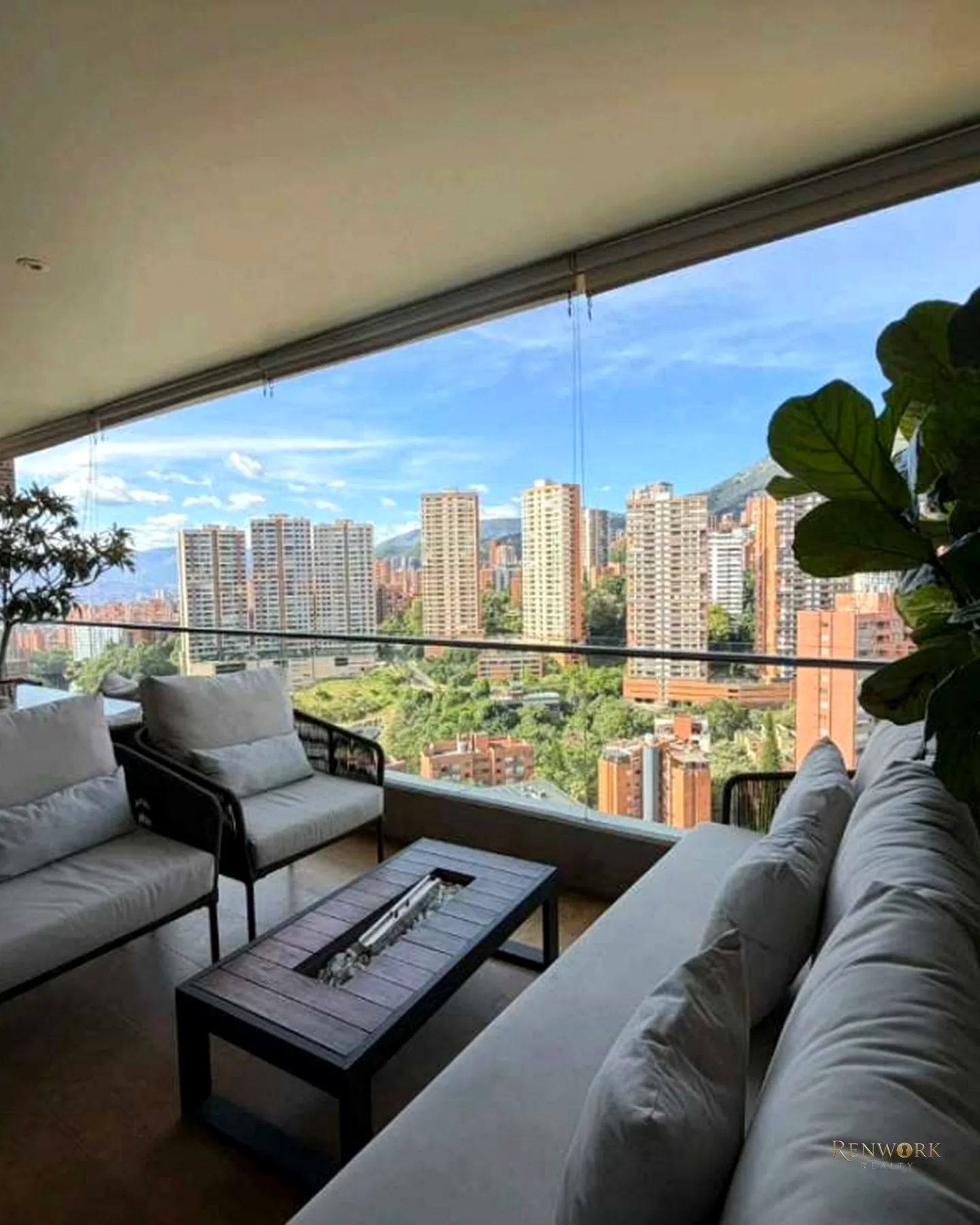 APARTAMENTO A LA VENTA EN POBLADO CERCA AL CAMPESTRE GR-LC · foto 4