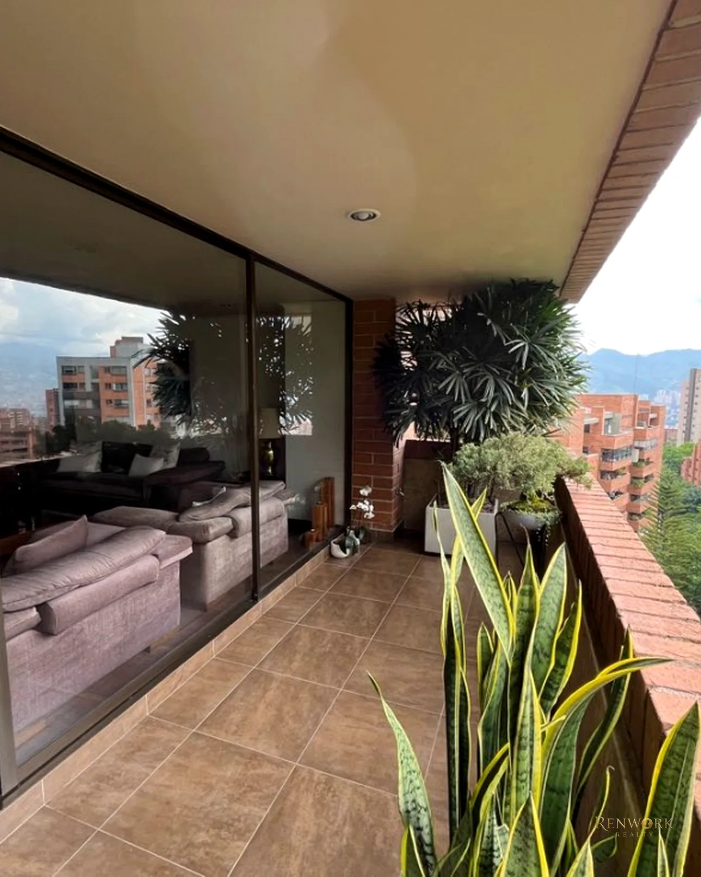 APARTAMENTO ÁREA 185MT2/ POBLADO/BALSOS/3 ALCOBAS/U.COM · foto 3