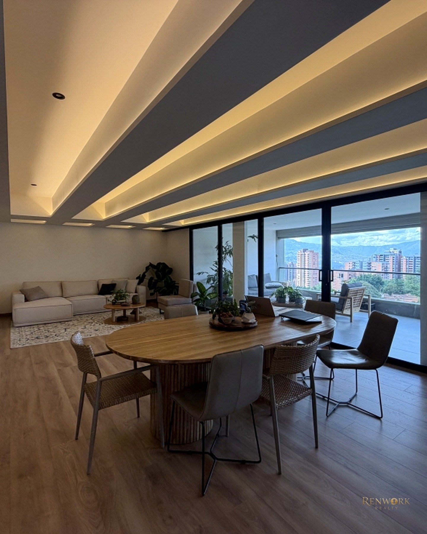 Vista de APARTAMENTO DE 294 M2 REMODELADO CON ACABADOS DE LUJO EN EL POBLADO