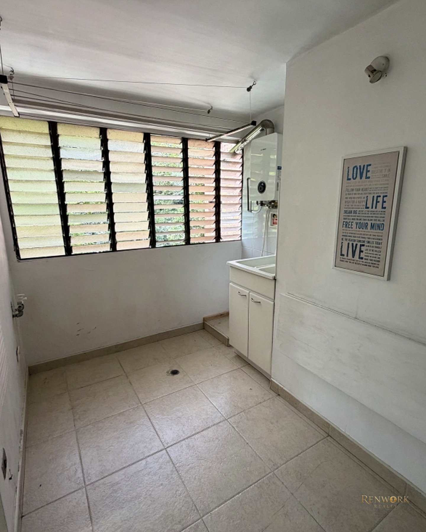 APARTAMENTO DE 3 NIVELES CON GRAN POTENCIAL DE REFORMA EN EL POBLADO · foto 9