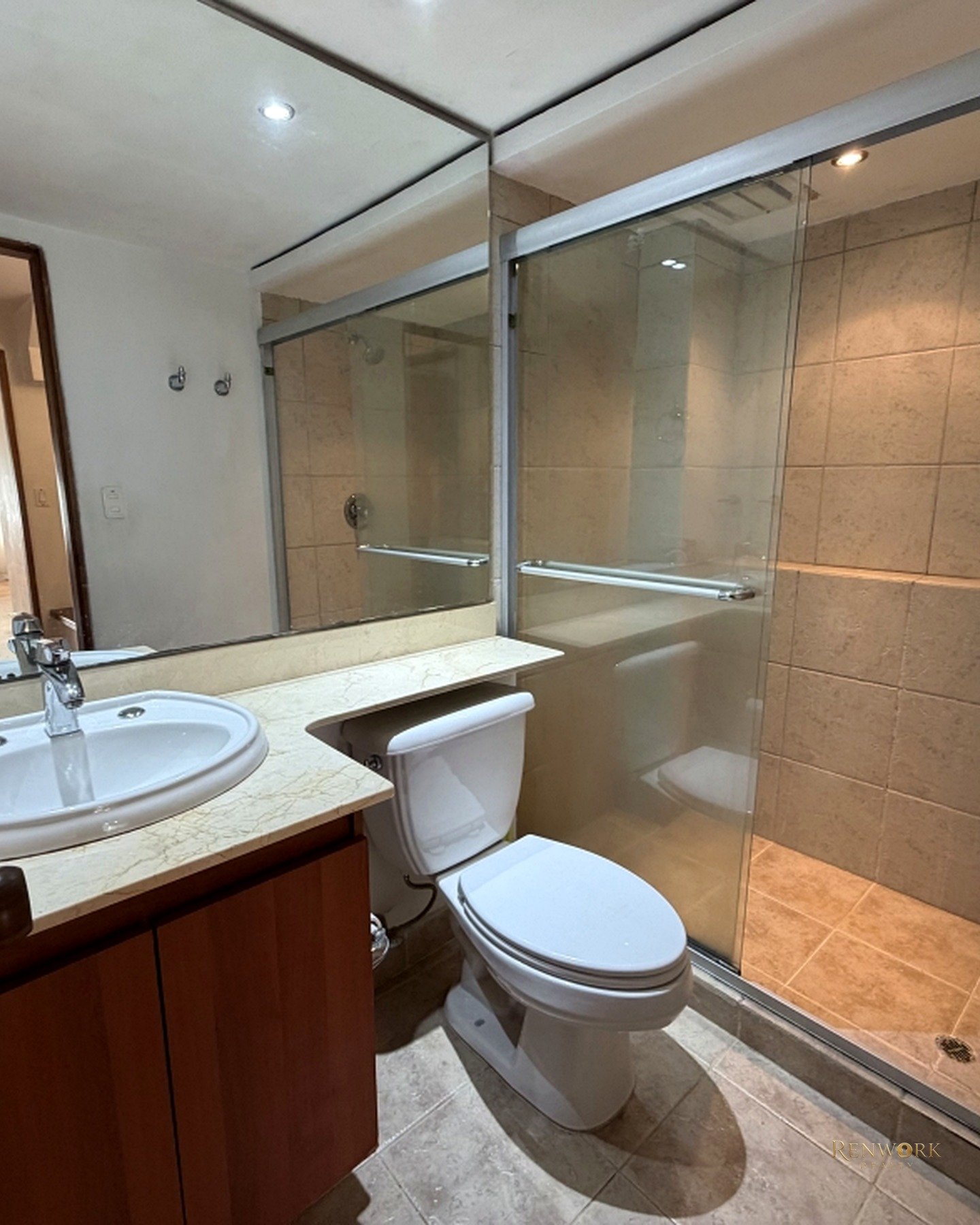 APARTAMENTO DE 3 NIVELES CON GRAN POTENCIAL DE REFORMA EN EL POBLADO · foto 13