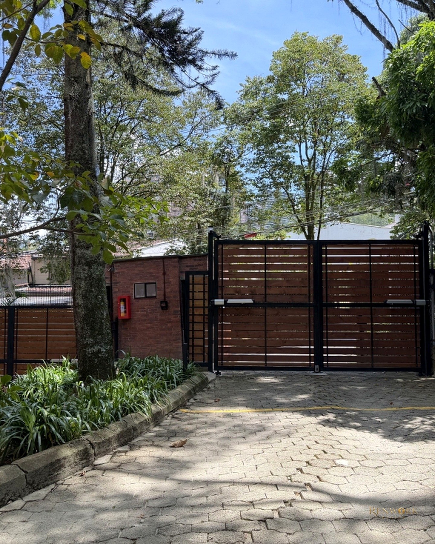 APARTAMENTO DE 3 NIVELES CON GRAN POTENCIAL DE REFORMA EN EL POBLADO · foto 20
