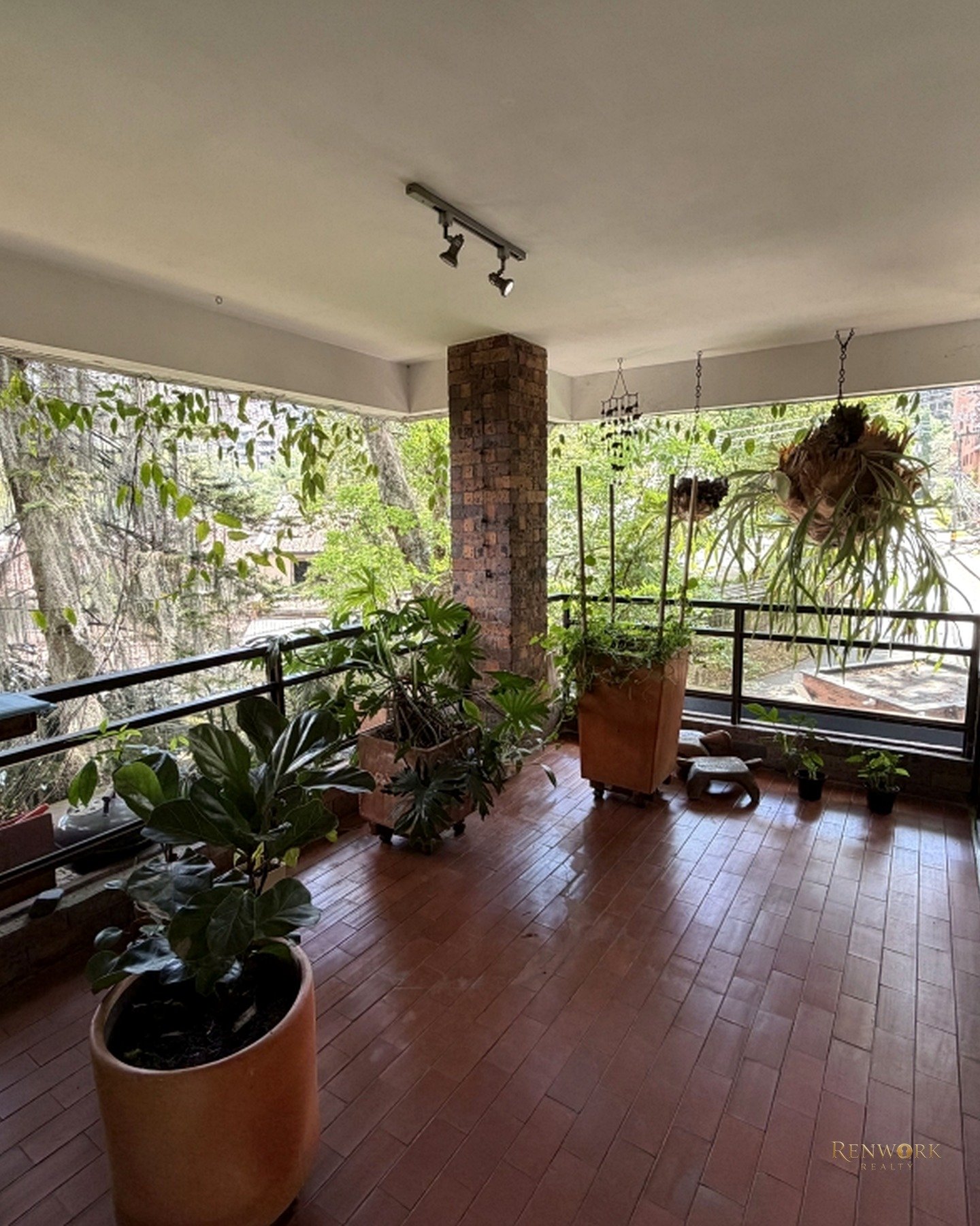 APARTAMENTO DE 3 NIVELES CON GRAN POTENCIAL DE REFORMA EN EL POBLADO · foto 2