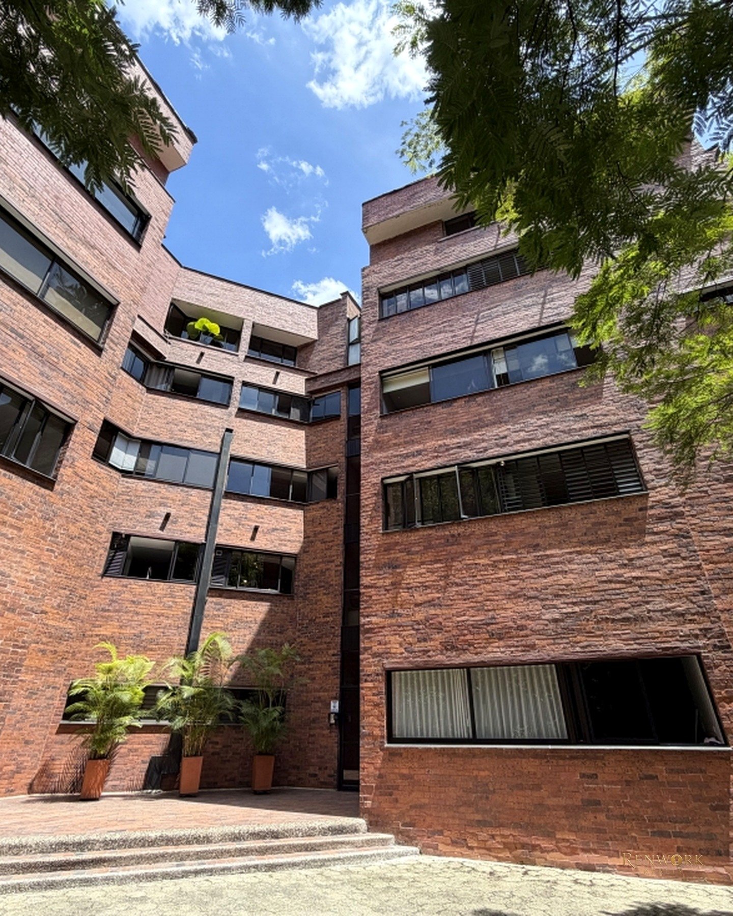 APARTAMENTO DE 3 NIVELES CON GRAN POTENCIAL DE REFORMA EN EL POBLADO · foto 18