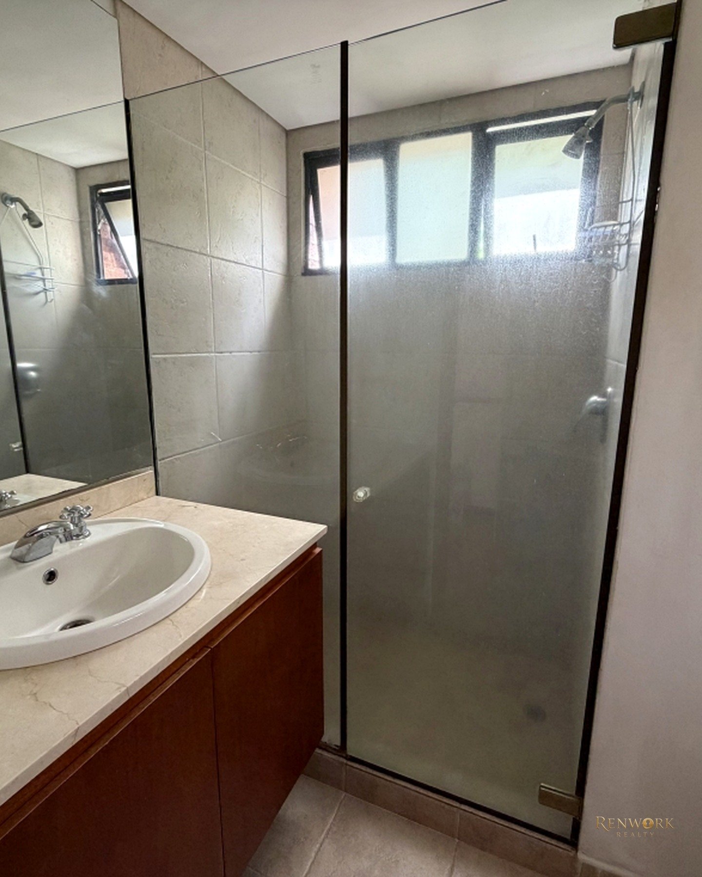 APARTAMENTO DE 3 NIVELES CON GRAN POTENCIAL DE REFORMA EN EL POBLADO · foto 16