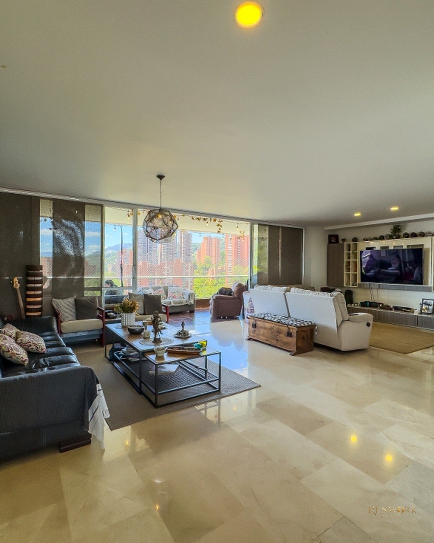 Vista de APARTAMENTO DE GRAN FORMATO CERCA AL EL TESORO