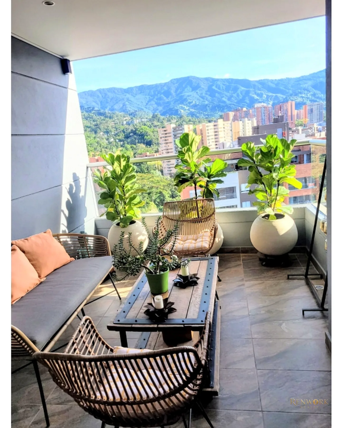 APARTAMENTO DE REVISTA EN ENVIGADO – LOS MESA. VENTA · foto 1