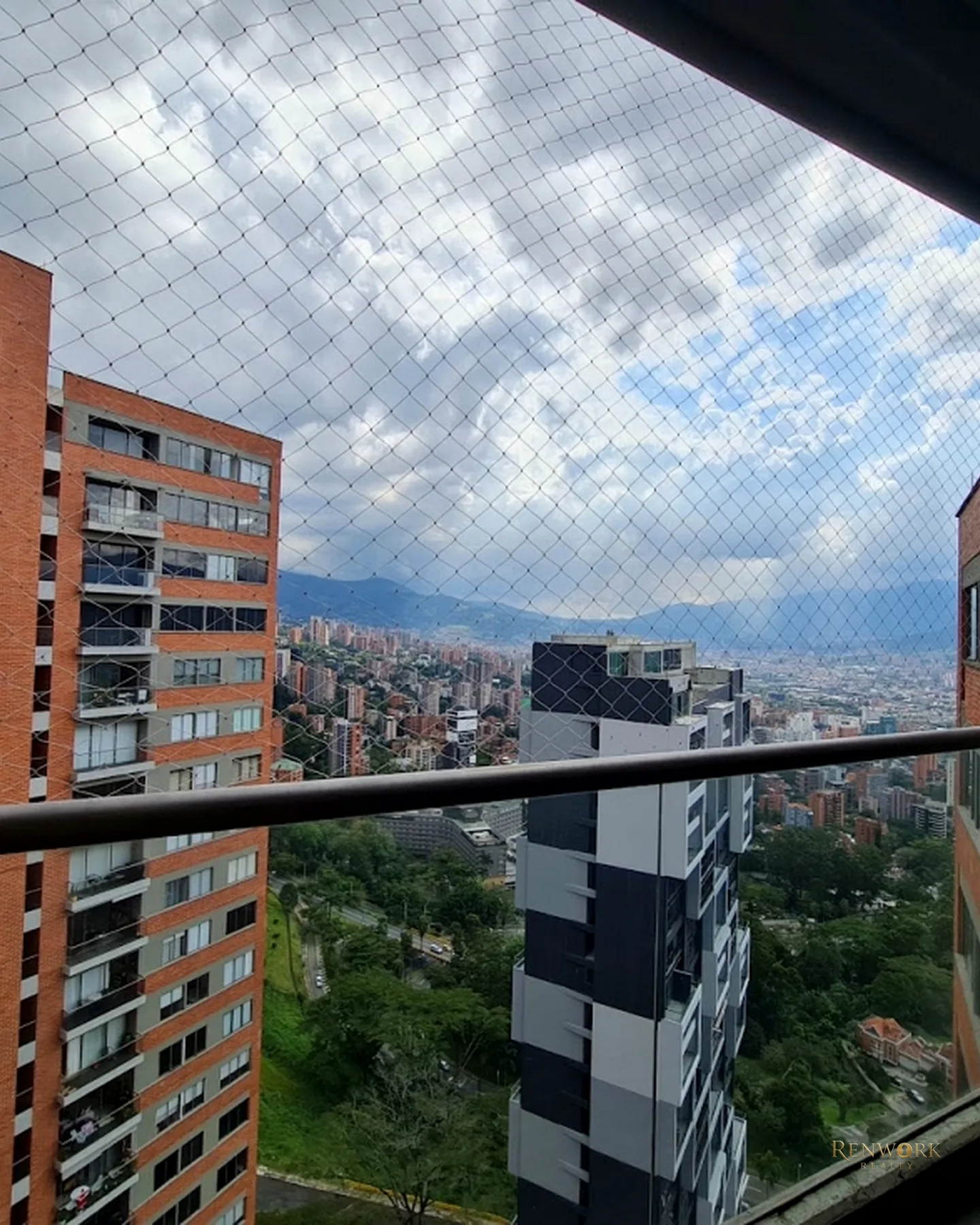 APARTAMENTO DÚPLEX EN VENTA EL POBLADO, SECTOR PADRE MARIANITO. · foto 7