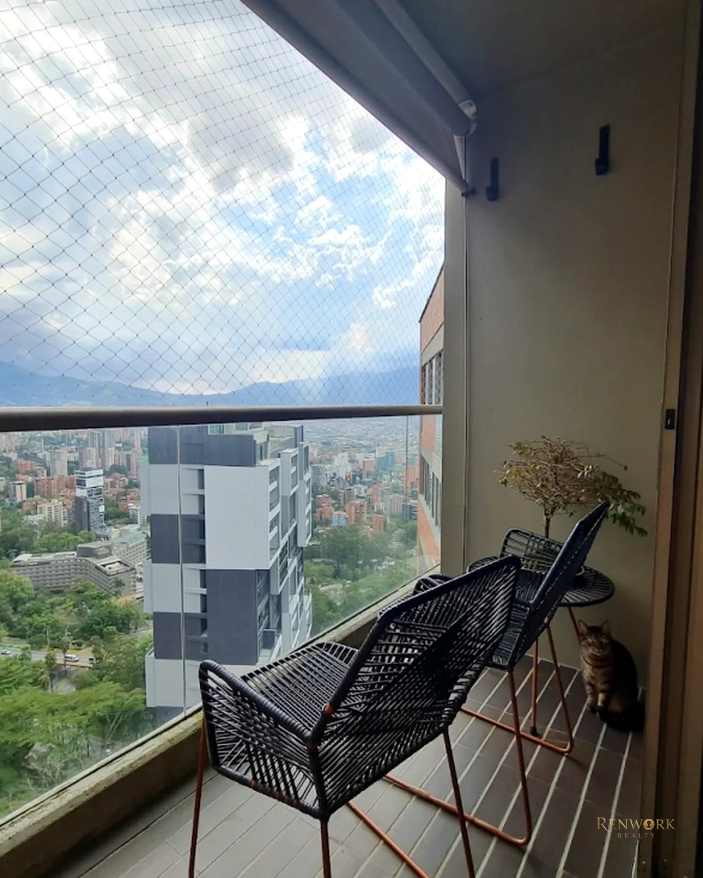 APARTAMENTO DÚPLEX EN VENTA EL POBLADO, SECTOR PADRE MARIANITO. · foto 6