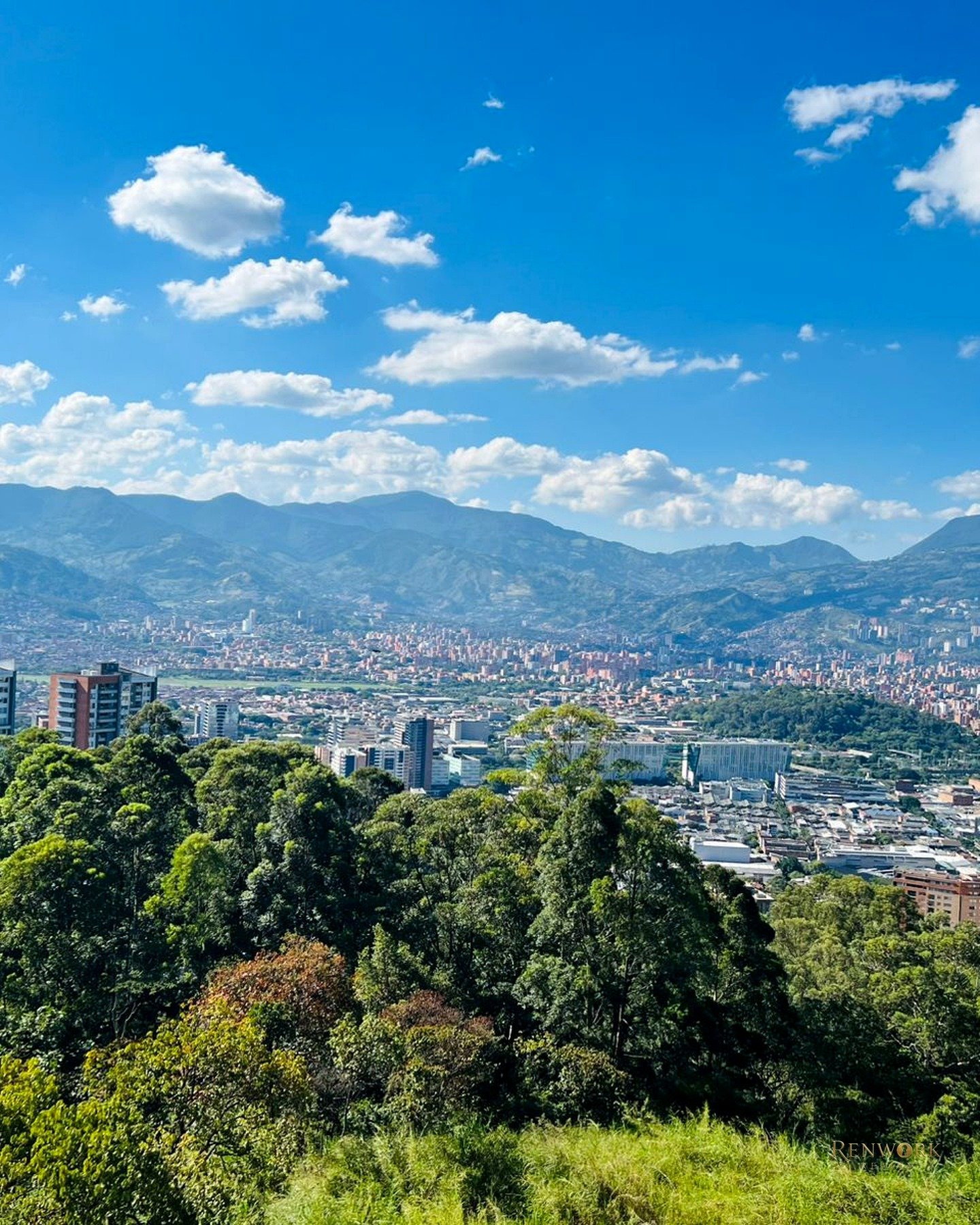 APARTAMENTO DUPLEX PARA LA VENTA EN LAS PALMAS MEDELLIN · foto 2