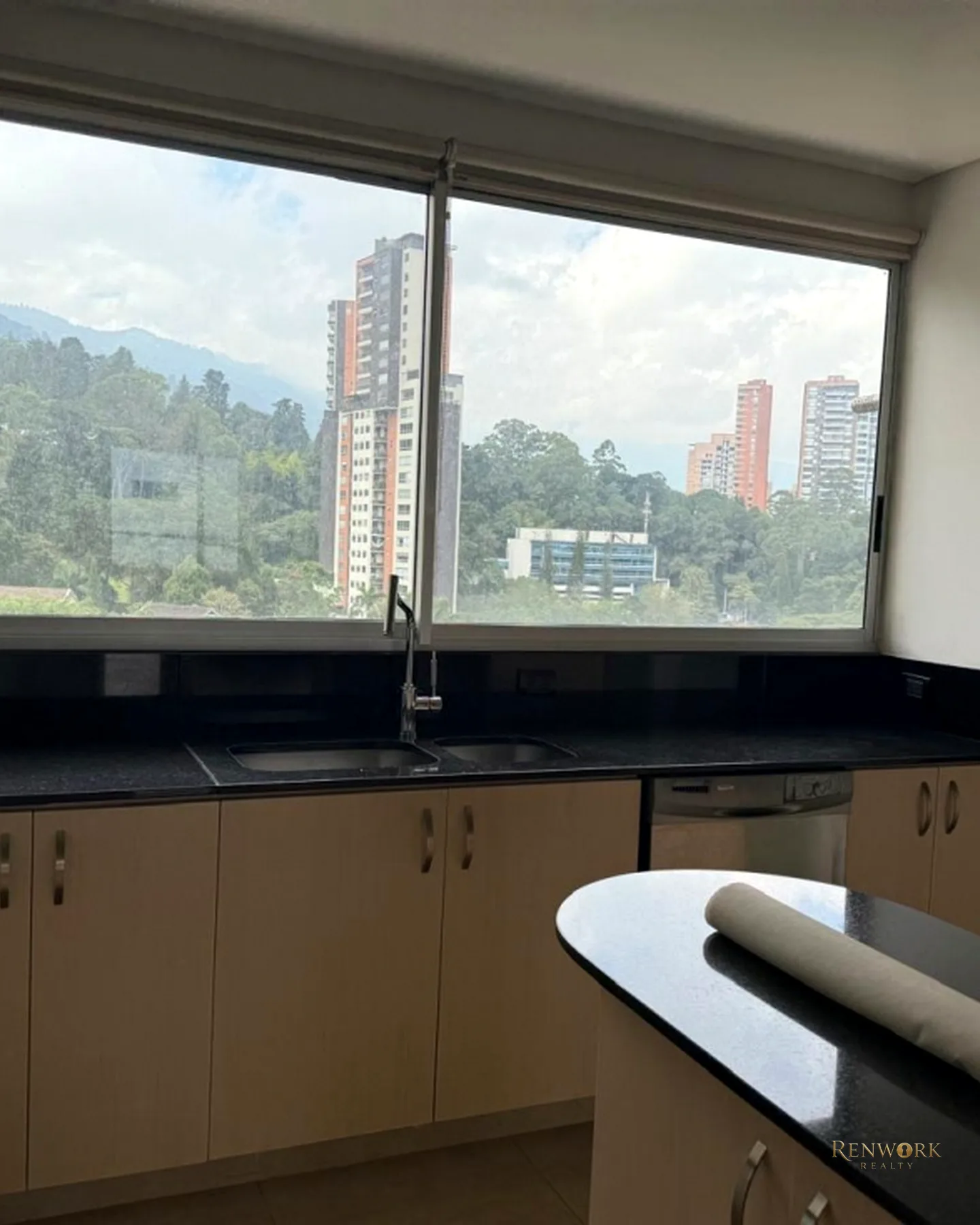 APARTAMENTO EN SECTOR DEL TESORO Y CLINICA DEL ROSARIO · foto 4