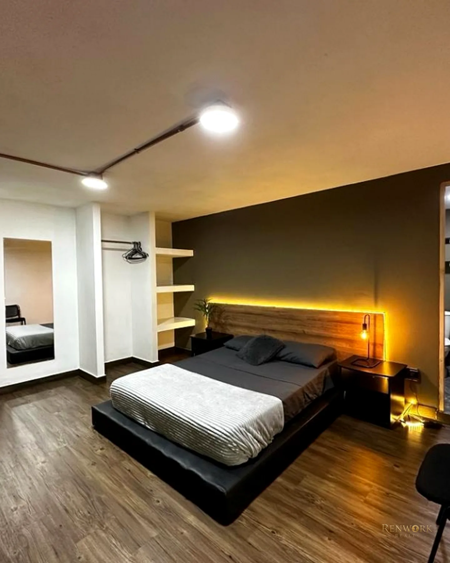 APARTAMENTO EN VENTA EL POBLADO AGUACATALA REMODELADO · foto 5