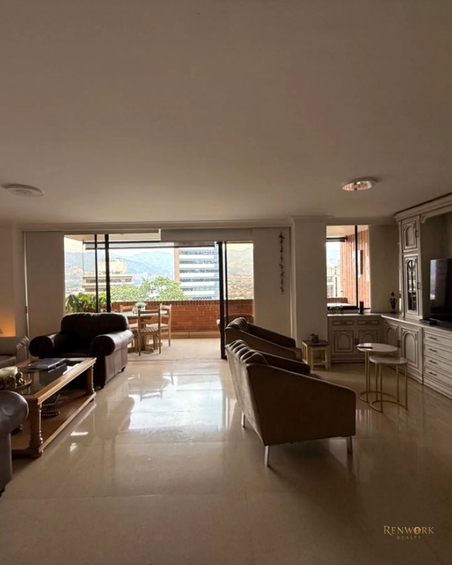APARTAMENTO EN VENTA EL POBLADO CASTROPOL · foto 3
