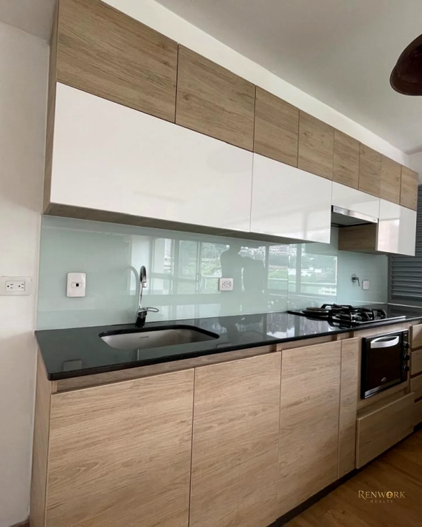 APARTAMENTO EN VENTA EL POBLADO LOMA DE SAN JULIAN · foto 3