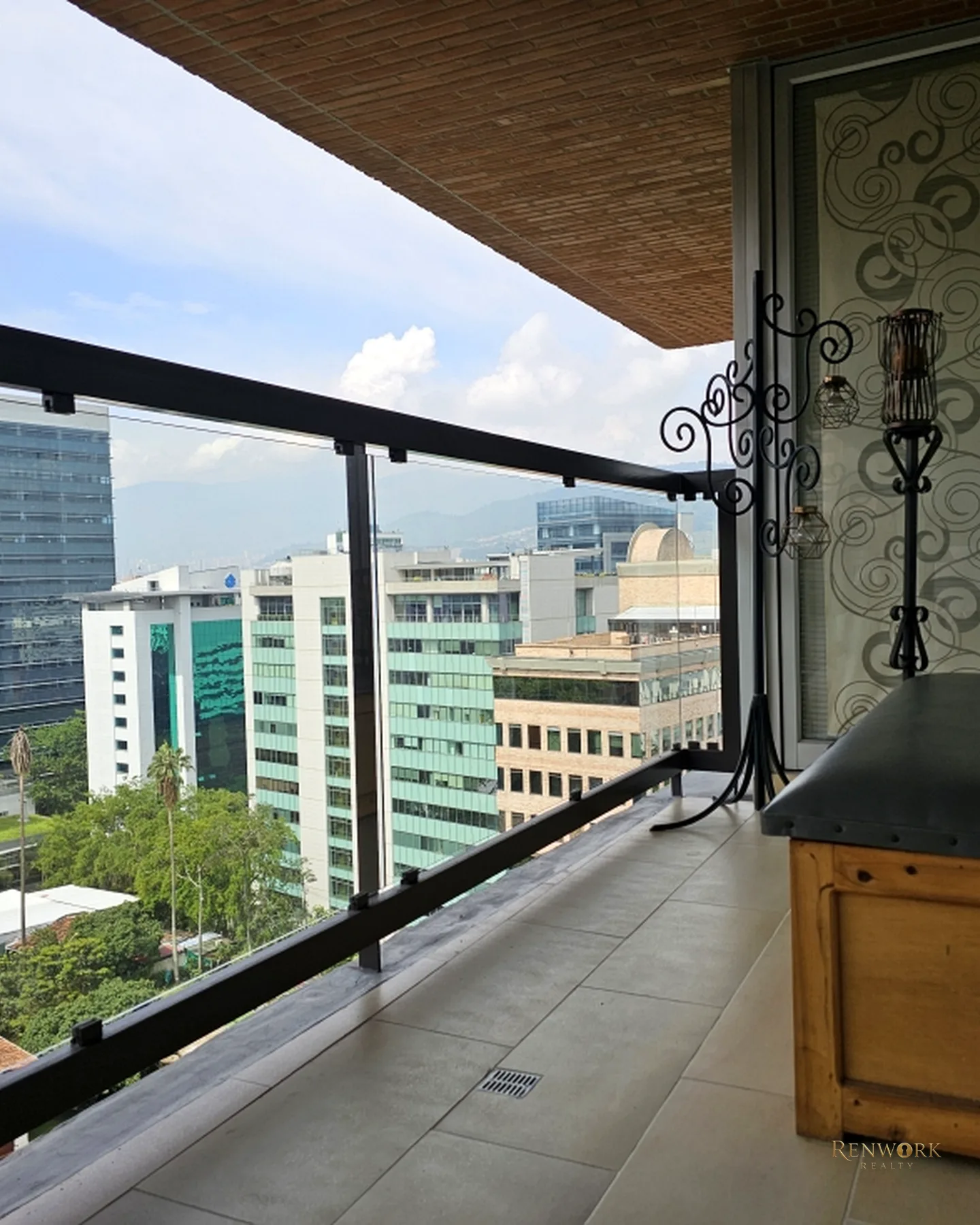 APARTAMENTO EN VENTA EL POBLADO MILLA DE ORO- PISO ALTO · foto 9
