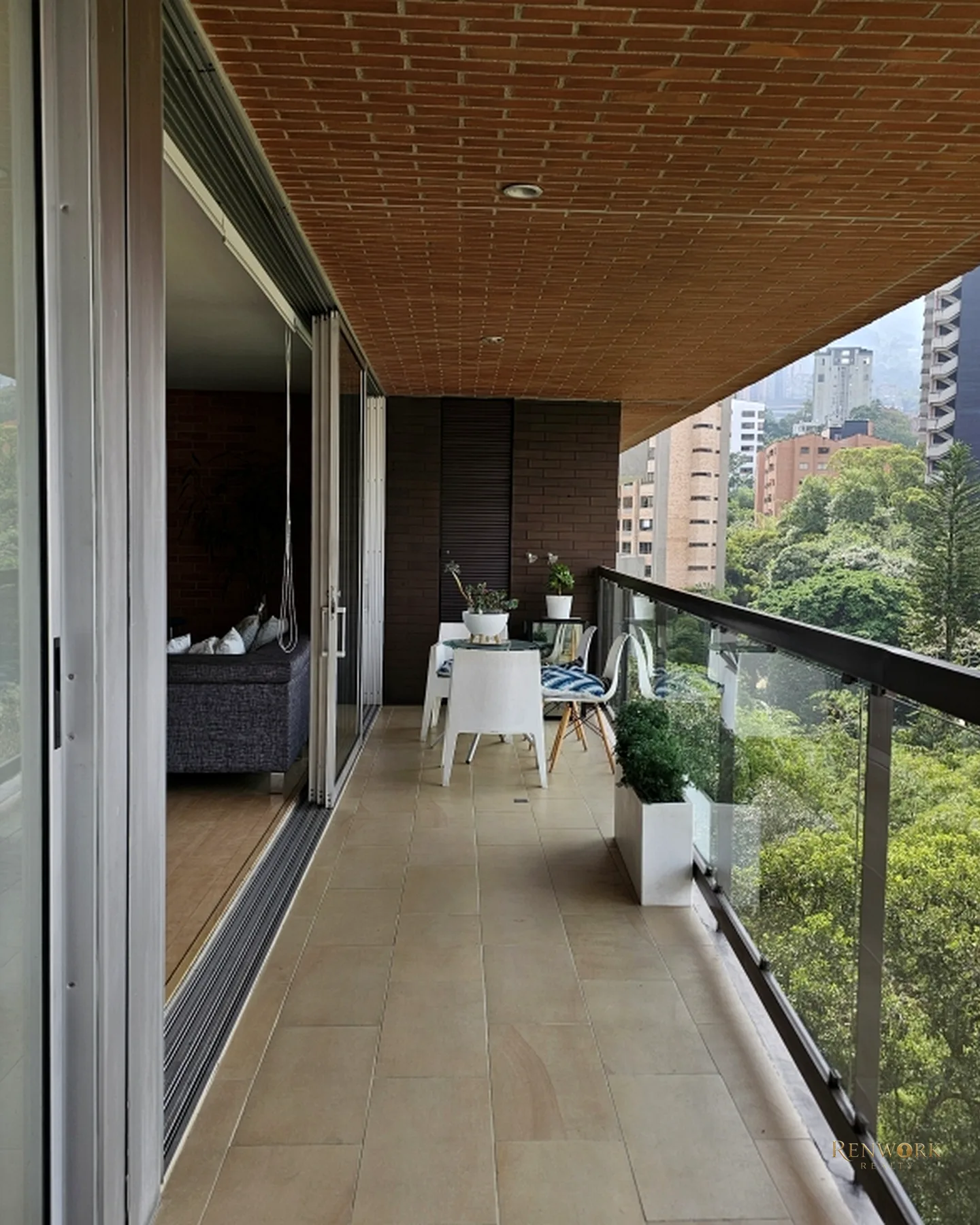 APARTAMENTO EN VENTA EL POBLADO MILLA DE ORO- PISO ALTO · foto 7