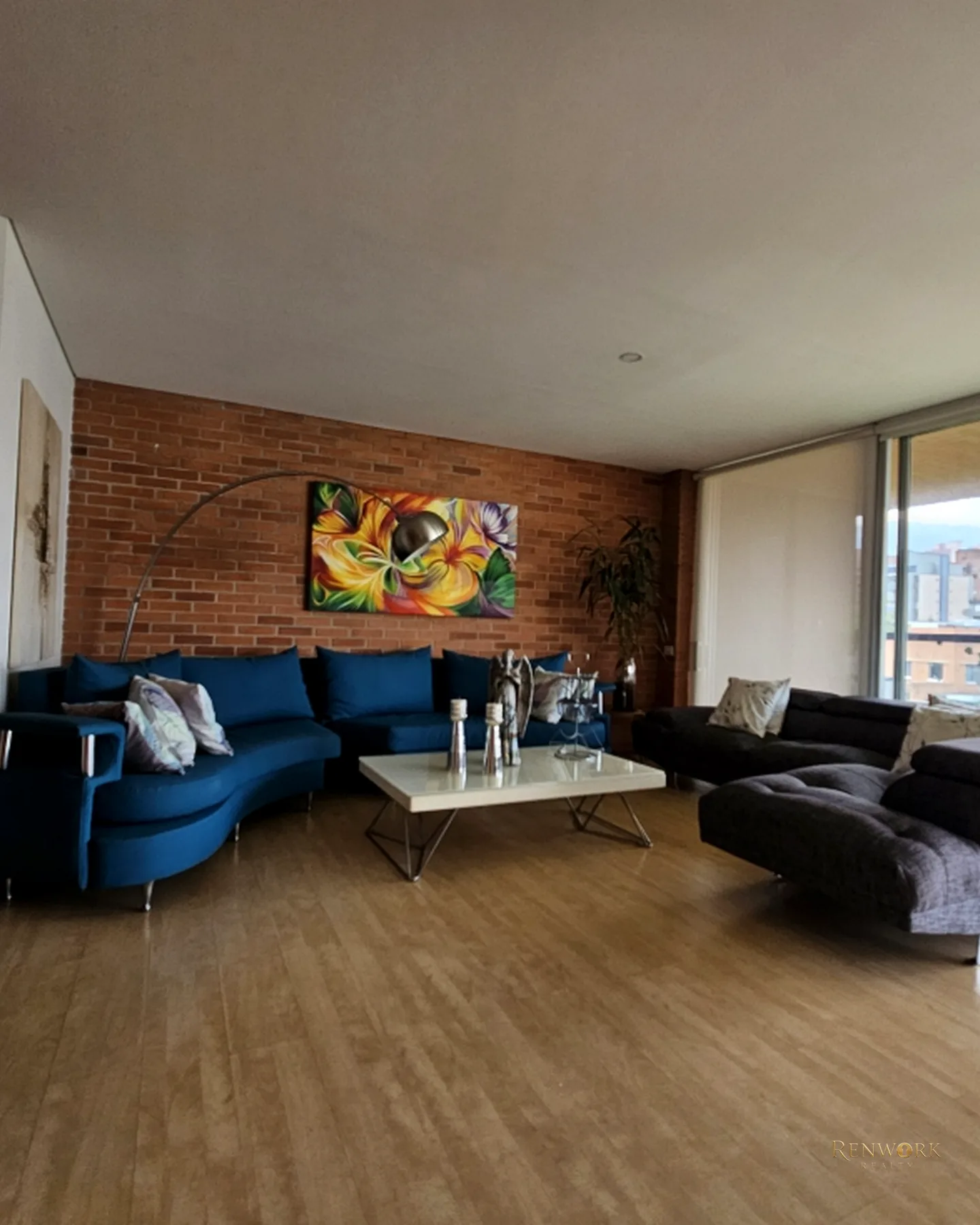 APARTAMENTO EN VENTA EL POBLADO MILLA DE ORO- PISO ALTO · foto 2