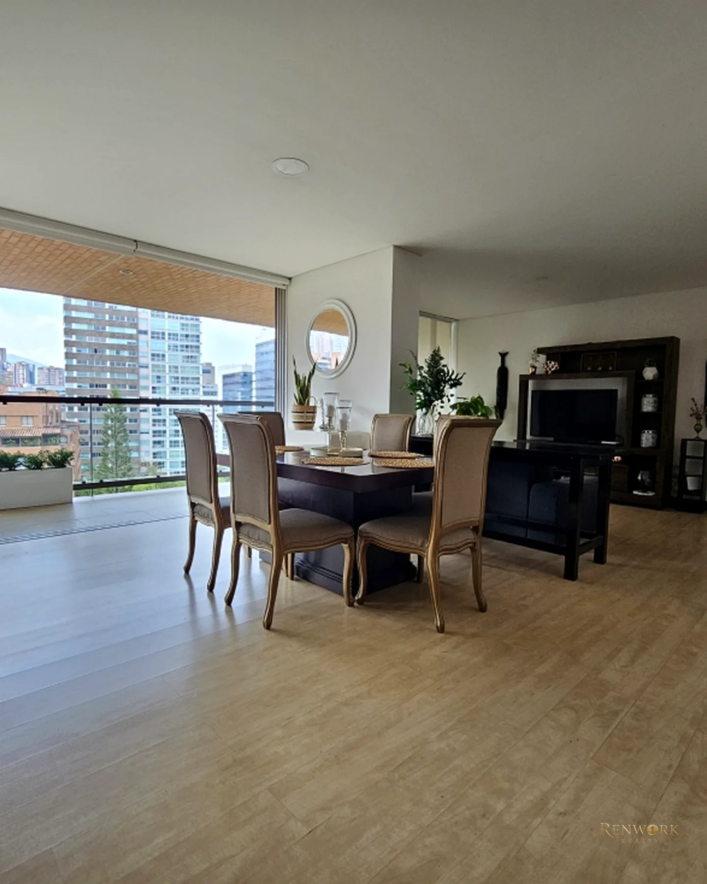 APARTAMENTO EN VENTA EL POBLADO MILLA DE ORO- PISO ALTO · foto 5