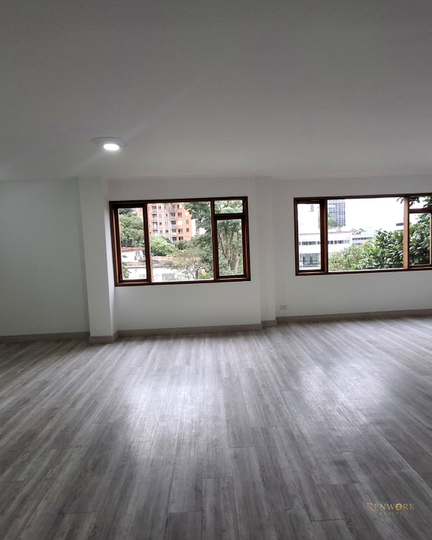 APARTAMENTO EN VENTA, EL POBLADO, SECTOR CASTROPOL · foto 2