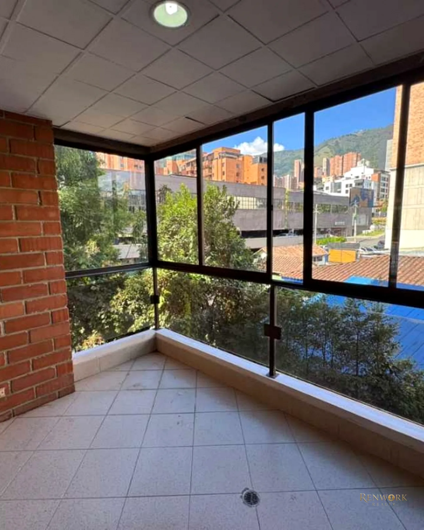 APARTAMENTO EN VENTA EN EL POBLADO MILLA DE ORO · foto 4