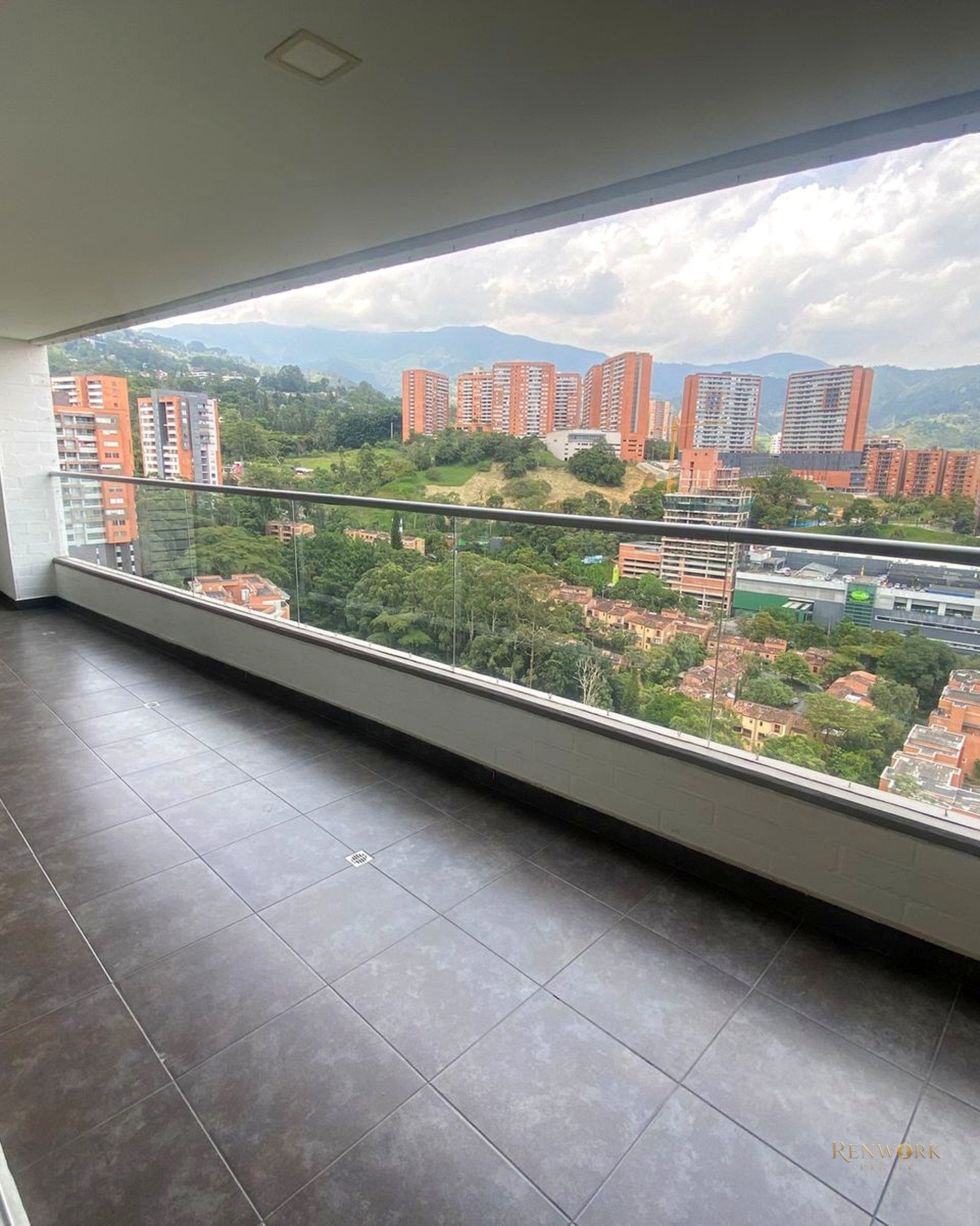 APARTAMENTO EN VENTA EN ENVIGADO LOMA DEL CHOCHO · foto 2