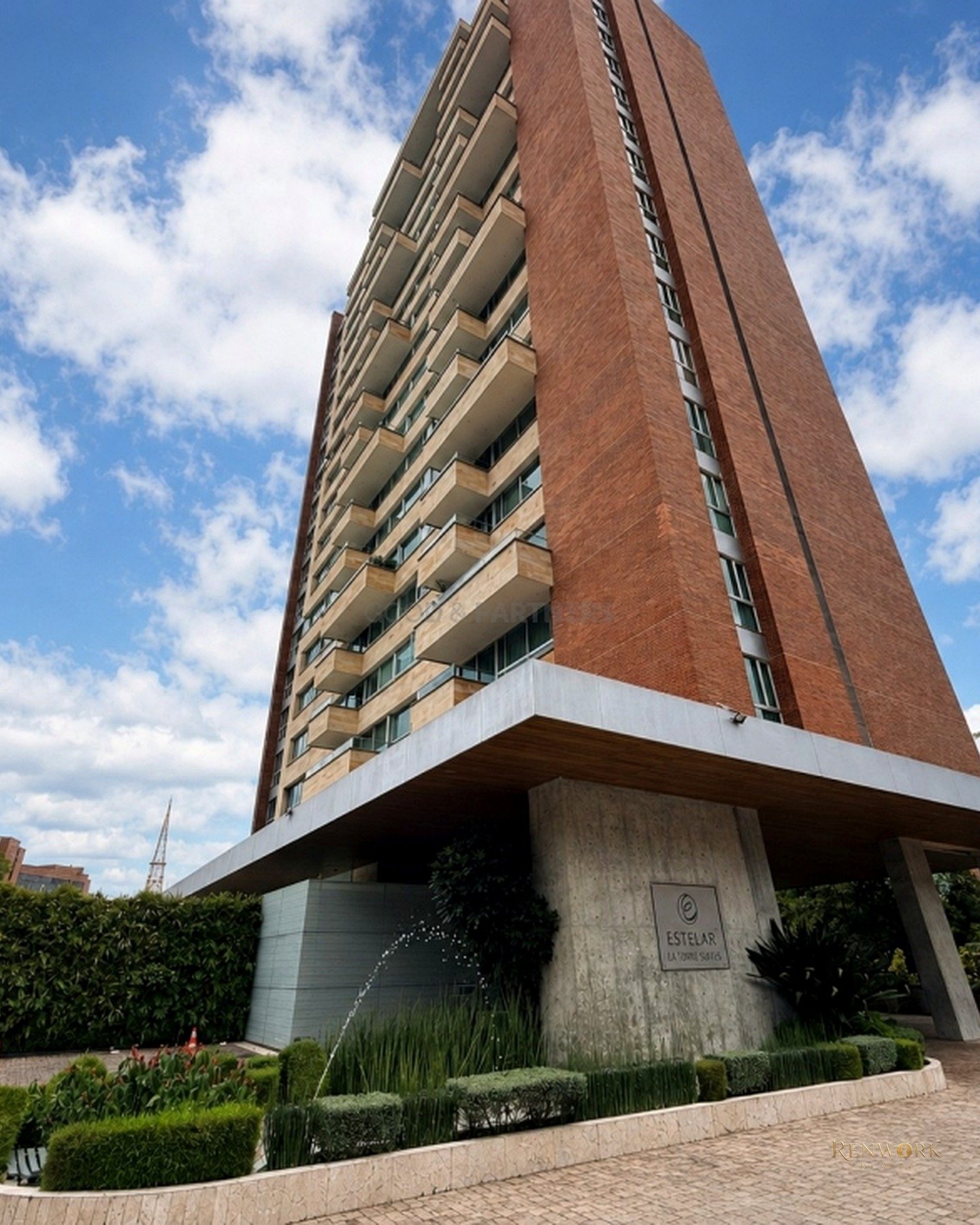 APARTAMENTO EN VENTA EN LA TORRE SUITES, MEDELLIN - EL POBLADO · foto 2