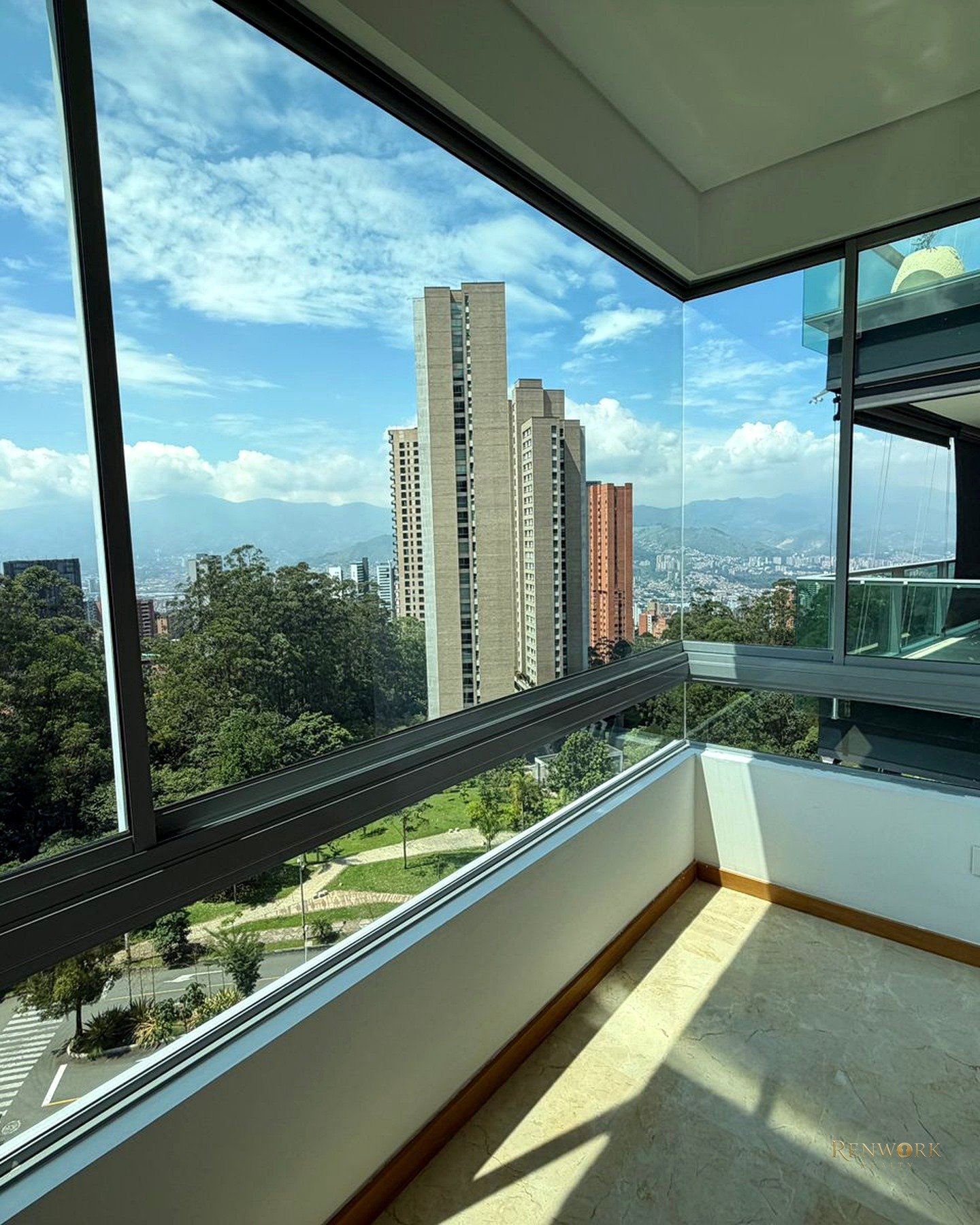 APARTAMENTO EN VENTA MEDELLIN POBLADO LOS BALSOS · foto 3