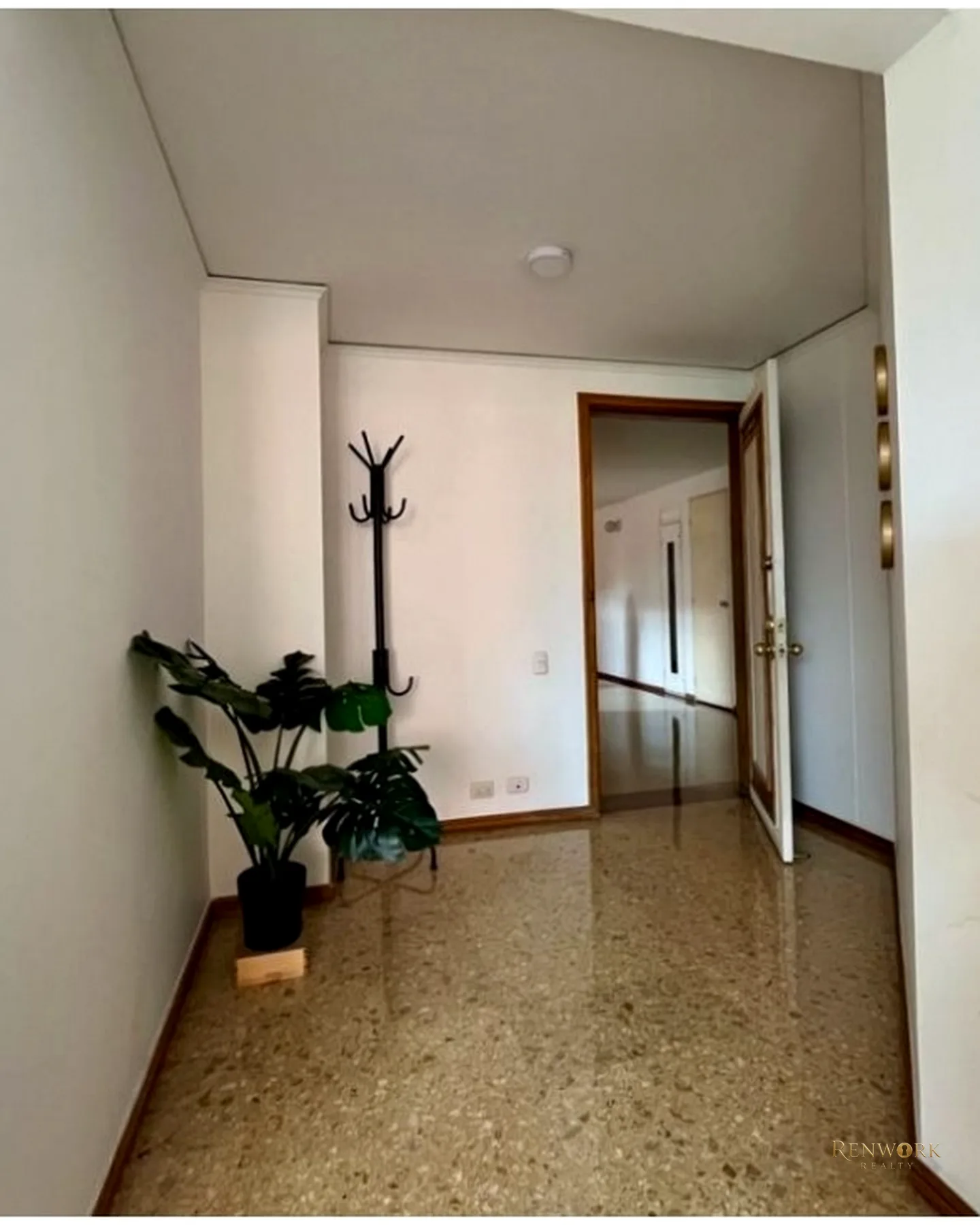 APARTAMENTO EN VENTA MILLA DE ORO PARA INVERSIONISTA RENTANDO · foto 17