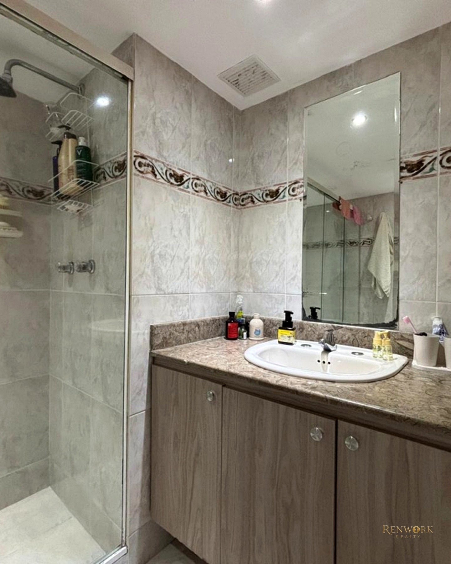 APARTAMENTO EN VENTA PARA REMODELAR, AGUACATALA, POBLADO. · foto 4