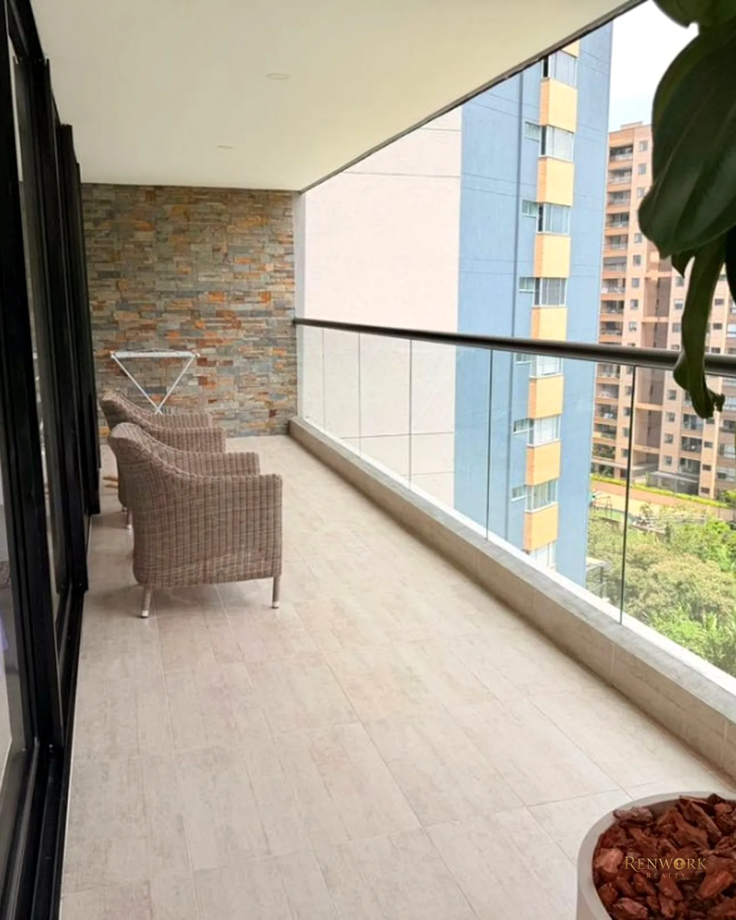 APARTAMENTO ENVIGADO/LAS BRUJAS/ 188MT2-3ALCOBAS-ESTUDIO-AMPLIO BALCÓN · foto 5