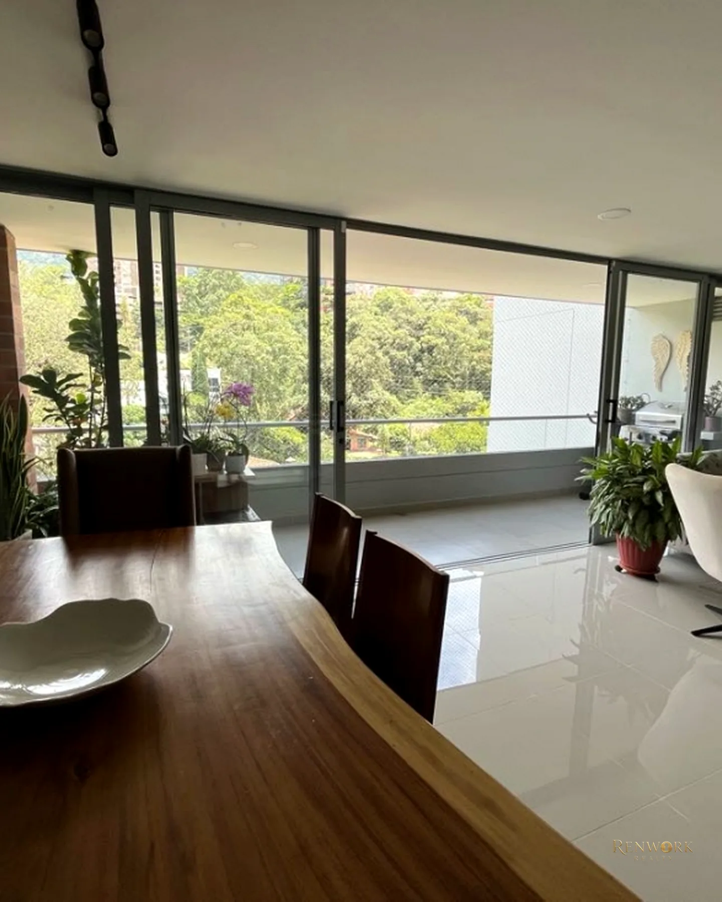 APARTAMENTO LOMA DE BRUJAS 148MT2/ 3 ALCOBAS CON BAÑO +SERVICIO/ VISTA · foto 2