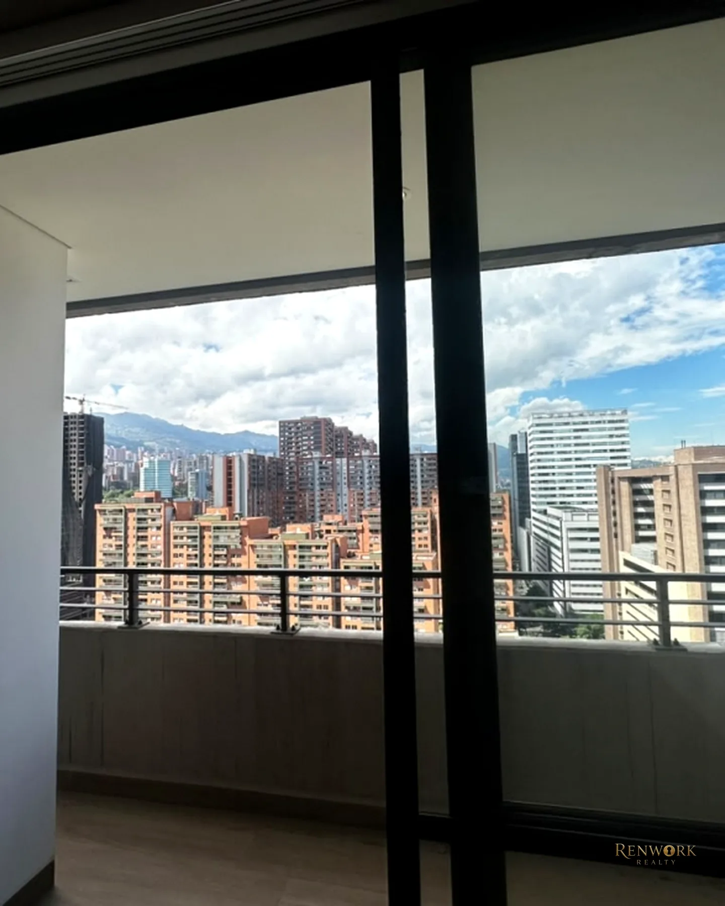 APARTAMENTO MEDELLIN PISO ALTO SIN PONIENTE SECTOR CIUDAD DEL RIO · foto 13