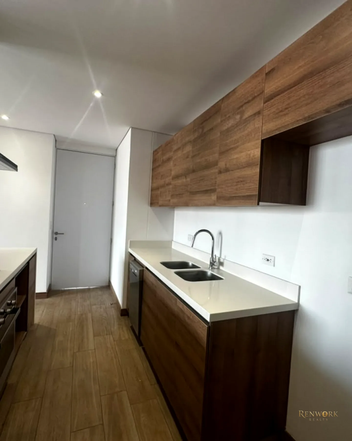 APARTAMENTO MEDELLIN PISO ALTO SIN PONIENTE SECTOR CIUDAD DEL RIO · foto 2
